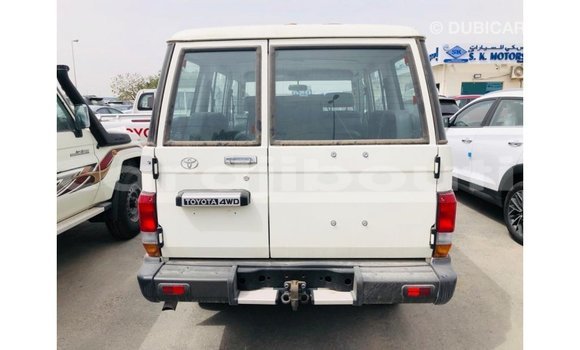 Buy Import Toyota Land Cruiser White Car in Import - Dubai in Ali Sabieh Region Buy Import Toyota Land Cruiser White Car in Import - Dubai in Ali Sabieh Region