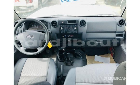 Buy Import Toyota Land Cruiser White Car in Import - Dubai in Ali Sabieh Region Buy Import Toyota Land Cruiser White Car in Import - Dubai in Ali Sabieh Region