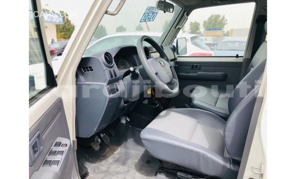 Buy Import Toyota Land Cruiser White Car in Import - Dubai in Ali Sabieh Region Buy Import Toyota Land Cruiser White Car in Import - Dubai in Ali Sabieh Region