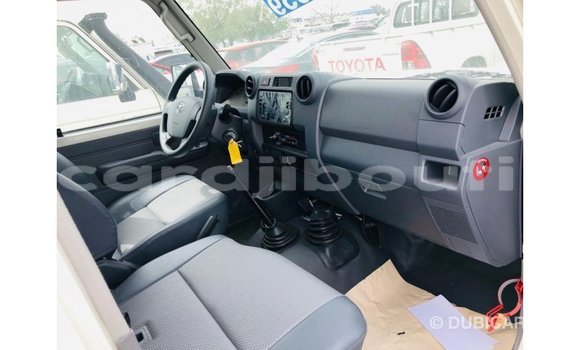 Buy Import Toyota Land Cruiser White Car in Import - Dubai in Ali Sabieh Region Buy Import Toyota Land Cruiser White Car in Import - Dubai in Ali Sabieh Region