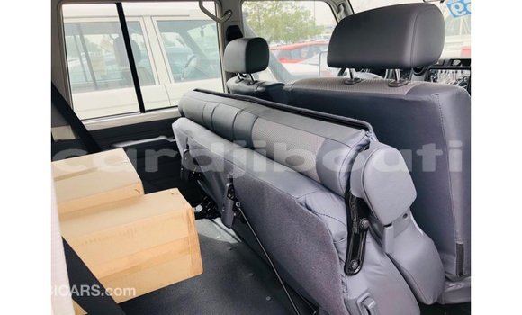 Buy Import Toyota Land Cruiser White Car in Import - Dubai in Ali Sabieh Region Buy Import Toyota Land Cruiser White Car in Import - Dubai in Ali Sabieh Region