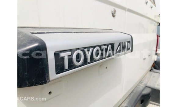 Buy Import Toyota Land Cruiser White Car in Import - Dubai in Ali Sabieh Region Buy Import Toyota Land Cruiser White Car in Import - Dubai in Ali Sabieh Region
