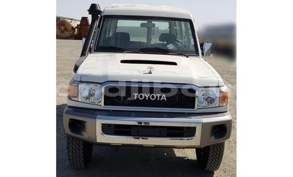 Acheter Import Voiture Toyota Land Cruiser Blanc à Import - Dubai, Ali Sabieh Region