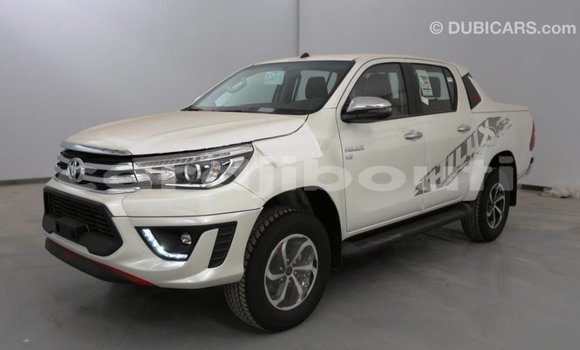 Acheter Import Voiture Toyota Hilux Blanc à Import - Dubai, Ali Sabieh Region Acheter Import Voiture Toyota Hilux Blanc à Import - Dubai, Ali Sabieh Region