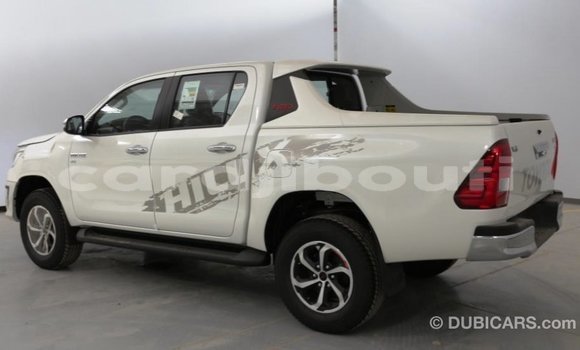 Acheter Import Voiture Toyota Hilux Blanc à Import - Dubai, Ali Sabieh Region Acheter Import Voiture Toyota Hilux Blanc à Import - Dubai, Ali Sabieh Region