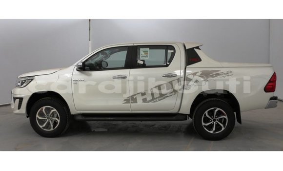 Acheter Import Voiture Toyota Hilux Blanc à Import - Dubai, Ali Sabieh Region Acheter Import Voiture Toyota Hilux Blanc à Import - Dubai, Ali Sabieh Region