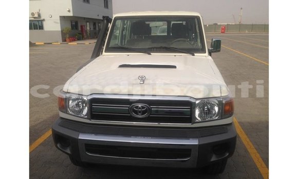 Acheter Import Voiture Toyota Land Cruiser Blanc à Import - Dubai, Ali Sabieh Region