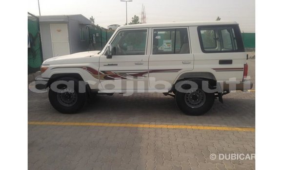 Acheter Import Voiture Toyota Land Cruiser Blanc à Import - Dubai, Ali Sabieh Region Acheter Import Voiture Toyota Land Cruiser Blanc à Import - Dubai, Ali Sabieh Region