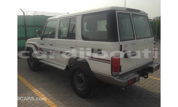 Acheter Import Voiture Toyota Land Cruiser Blanc à Import - Dubai, Ali Sabieh Region Acheter Import Voiture Toyota Land Cruiser Blanc à Import - Dubai, Ali Sabieh Region