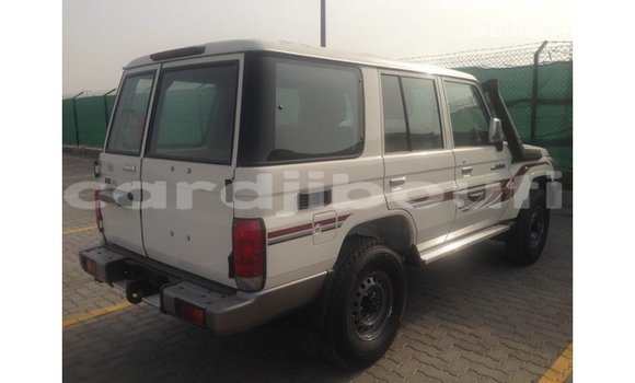 Acheter Import Voiture Toyota Land Cruiser Blanc à Import - Dubai, Ali Sabieh Region Acheter Import Voiture Toyota Land Cruiser Blanc à Import - Dubai, Ali Sabieh Region