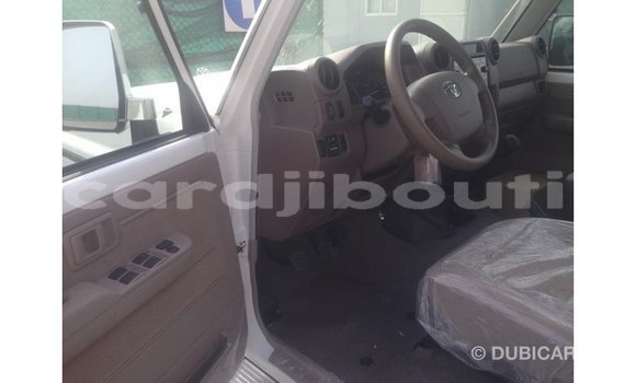 Acheter Import Voiture Toyota Land Cruiser Blanc à Import - Dubai, Ali Sabieh Region Acheter Import Voiture Toyota Land Cruiser Blanc à Import - Dubai, Ali Sabieh Region
