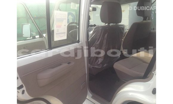 Acheter Import Voiture Toyota Land Cruiser Blanc à Import - Dubai, Ali Sabieh Region Acheter Import Voiture Toyota Land Cruiser Blanc à Import - Dubai, Ali Sabieh Region