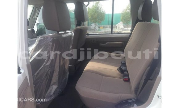 Acheter Import Voiture Toyota Land Cruiser Blanc à Import - Dubai, Ali Sabieh Region Acheter Import Voiture Toyota Land Cruiser Blanc à Import - Dubai, Ali Sabieh Region