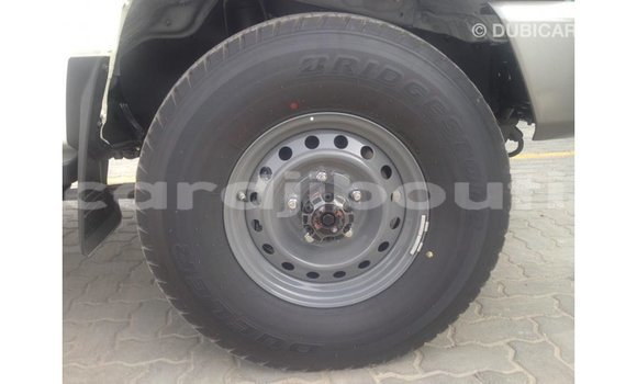 Acheter Import Voiture Toyota Land Cruiser Blanc à Import - Dubai, Ali Sabieh Region Acheter Import Voiture Toyota Land Cruiser Blanc à Import - Dubai, Ali Sabieh Region