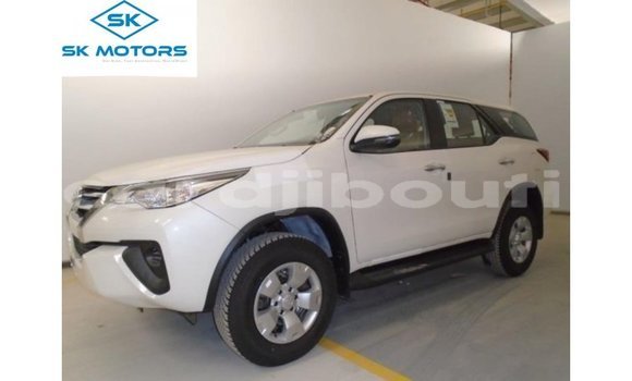 Acheter Import Voiture Toyota Fortuner Blanc à Import - Dubai, Ali Sabieh Region