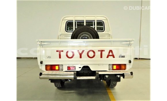 Acheter Import Voiture Toyota Land Cruiser Blanc à Import - Dubai, Ali Sabieh Region Acheter Import Voiture Toyota Land Cruiser Blanc à Import - Dubai, Ali Sabieh Region