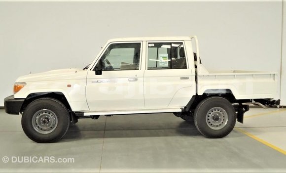 Acheter Import Voiture Toyota Land Cruiser Blanc à Import - Dubai, Ali Sabieh Region Acheter Import Voiture Toyota Land Cruiser Blanc à Import - Dubai, Ali Sabieh Region