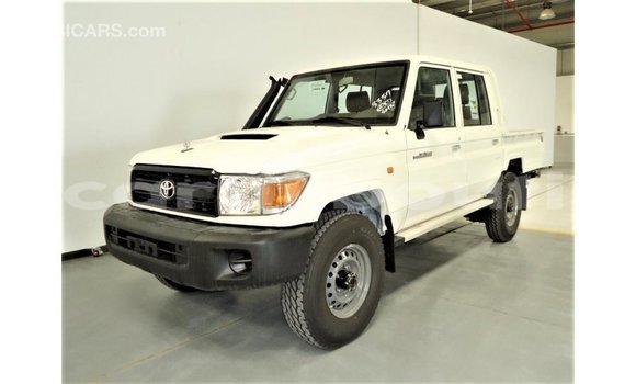 Acheter Import Voiture Toyota Land Cruiser Blanc à Import - Dubai, Ali Sabieh Region Acheter Import Voiture Toyota Land Cruiser Blanc à Import - Dubai, Ali Sabieh Region