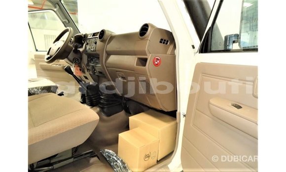 Acheter Import Voiture Toyota Land Cruiser Blanc à Import - Dubai, Ali Sabieh Region Acheter Import Voiture Toyota Land Cruiser Blanc à Import - Dubai, Ali Sabieh Region