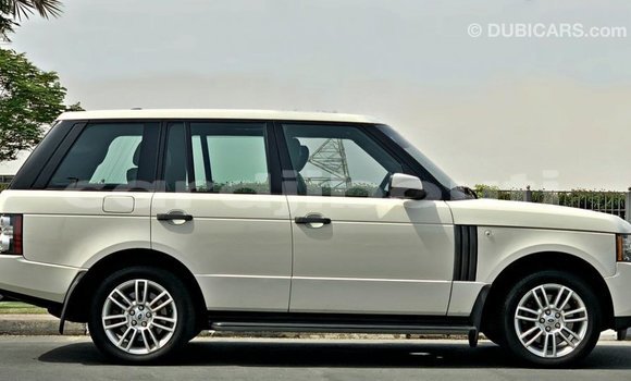 Acheter Import Voiture Land Rover Range Rover Blanc à Import - Dubai, Ali Sabieh Region Acheter Import Voiture Land Rover Range Rover Blanc à Import - Dubai, Ali Sabieh Region