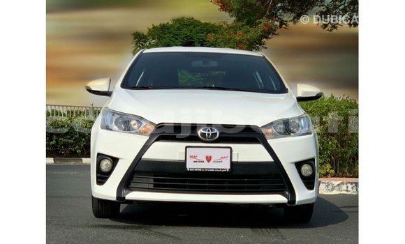 Acheter Import Voiture Toyota Yaris Blanc à Import - Dubai, Ali Sabieh Region Acheter Import Voiture Toyota Yaris Blanc à Import - Dubai, Ali Sabieh Region