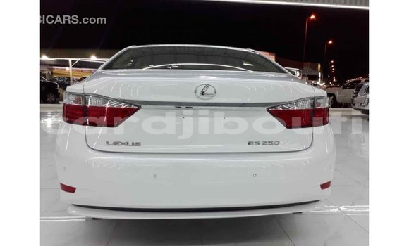 Acheter Import Voiture Lexus ES Blanc à Import - Dubai, Ali Sabieh Region Acheter Import Voiture Lexus ES Blanc à Import - Dubai, Ali Sabieh Region