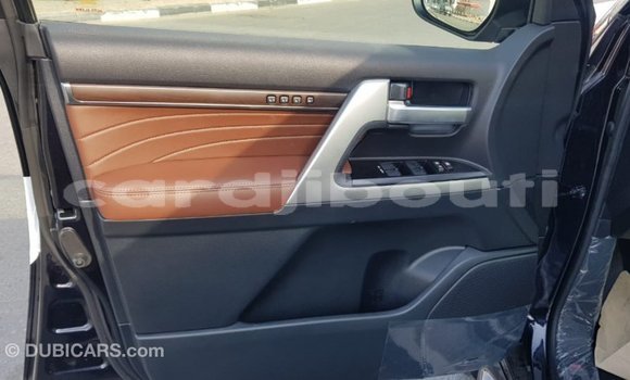 Acheter Import Voiture Toyota Land Cruiser Noir à Import - Dubai, Ali Sabieh Region Acheter Import Voiture Toyota Land Cruiser Noir à Import - Dubai, Ali Sabieh Region