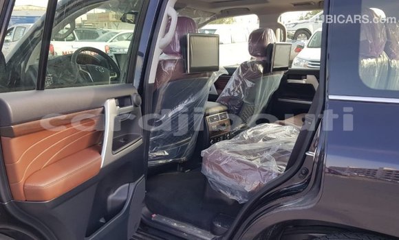 Acheter Import Voiture Toyota Land Cruiser Noir à Import - Dubai, Ali Sabieh Region Acheter Import Voiture Toyota Land Cruiser Noir à Import - Dubai, Ali Sabieh Region