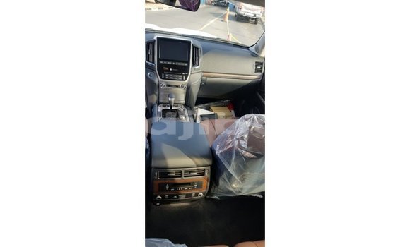 Acheter Import Voiture Toyota Land Cruiser Noir à Import - Dubai, Ali Sabieh Region Acheter Import Voiture Toyota Land Cruiser Noir à Import - Dubai, Ali Sabieh Region