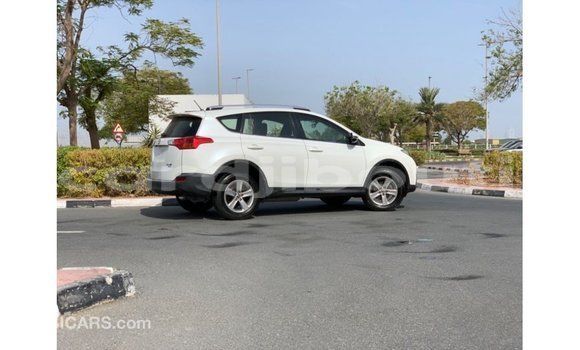 Acheter Import Voiture Toyota 4Runner Blanc à Import - Dubai, Ali Sabieh Region Acheter Import Voiture Toyota 4Runner Blanc à Import - Dubai, Ali Sabieh Region