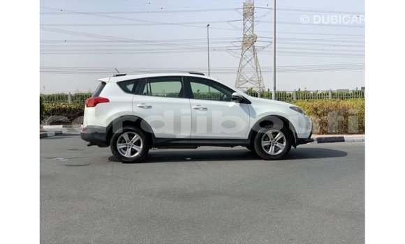 Acheter Import Voiture Toyota 4Runner Blanc à Import - Dubai, Ali Sabieh Region Acheter Import Voiture Toyota 4Runner Blanc à Import - Dubai, Ali Sabieh Region