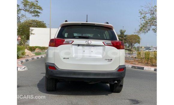 Acheter Import Voiture Toyota 4Runner Blanc à Import - Dubai, Ali Sabieh Region Acheter Import Voiture Toyota 4Runner Blanc à Import - Dubai, Ali Sabieh Region