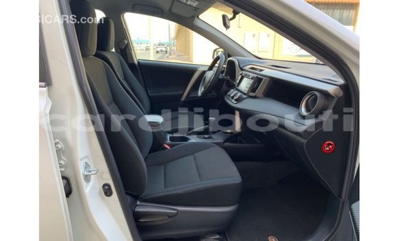 Acheter Import Voiture Toyota 4Runner Blanc à Import - Dubai, Ali Sabieh Region Acheter Import Voiture Toyota 4Runner Blanc à Import - Dubai, Ali Sabieh Region