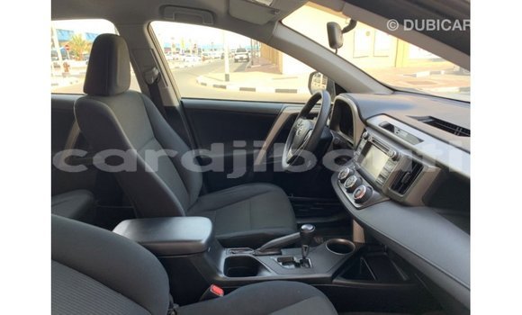 Acheter Import Voiture Toyota 4Runner Blanc à Import - Dubai, Ali Sabieh Region Acheter Import Voiture Toyota 4Runner Blanc à Import - Dubai, Ali Sabieh Region