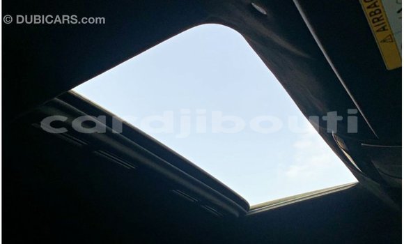 Acheter Import Voiture Mercedes-Benz 190 Blanc à Import - Dubai, Ali Sabieh Region Acheter Import Voiture Mercedes-Benz 190 Blanc à Import - Dubai, Ali Sabieh Region