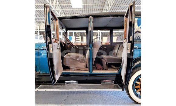 Buy Import Buick Electra Blue Car in Import - Dubai in Ali Sabieh Region Buy Import Buick Electra Blue Car in Import - Dubai in Ali Sabieh Region