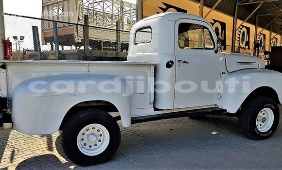 Acheter Import Voiture Ford Club Wagon Blanc à Import - Dubai, Ali Sabieh Region Acheter Import Voiture Ford Club Wagon Blanc à Import - Dubai, Ali Sabieh Region