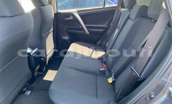 Acheter Import Voiture Toyota RAV4 Beige à 'Ali Sabieh, Ali Sabieh Region Acheter Import Voiture Toyota RAV4 Beige à 'Ali Sabieh, Ali Sabieh Region