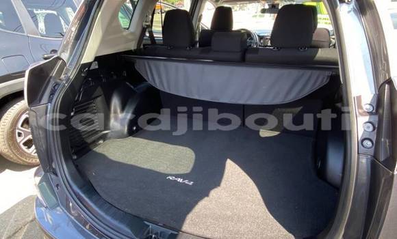 Acheter Import Voiture Toyota RAV4 Beige à 'Ali Sabieh, Ali Sabieh Region Acheter Import Voiture Toyota RAV4 Beige à 'Ali Sabieh, Ali Sabieh Region