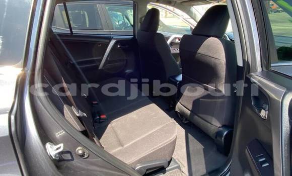 Acheter Import Voiture Toyota RAV4 Beige à 'Ali Sabieh, Ali Sabieh Region Acheter Import Voiture Toyota RAV4 Beige à 'Ali Sabieh, Ali Sabieh Region