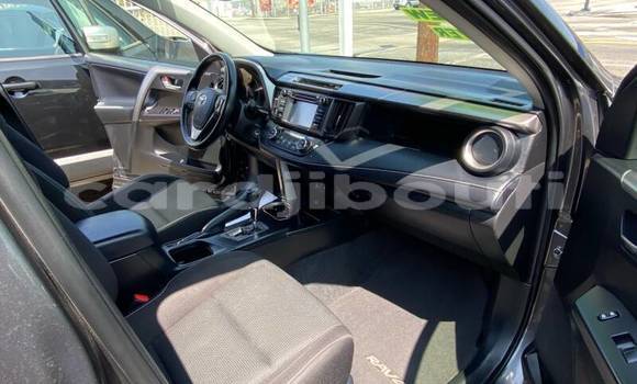 Acheter Import Voiture Toyota RAV4 Beige à 'Ali Sabieh, Ali Sabieh Region Acheter Import Voiture Toyota RAV4 Beige à 'Ali Sabieh, Ali Sabieh Region