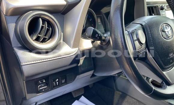 Acheter Import Voiture Toyota RAV4 Beige à 'Ali Sabieh, Ali Sabieh Region Acheter Import Voiture Toyota RAV4 Beige à 'Ali Sabieh, Ali Sabieh Region