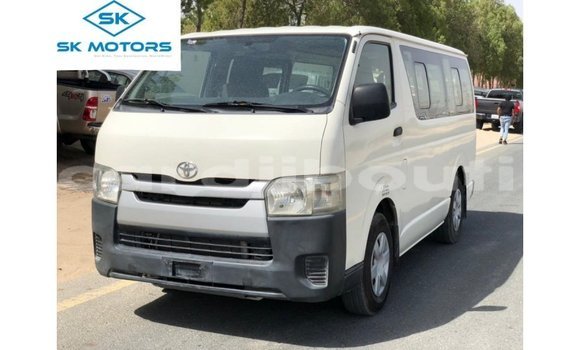 Acheter Import Voiture Toyota Hiace Blanc à Import - Dubai, Ali Sabieh Region