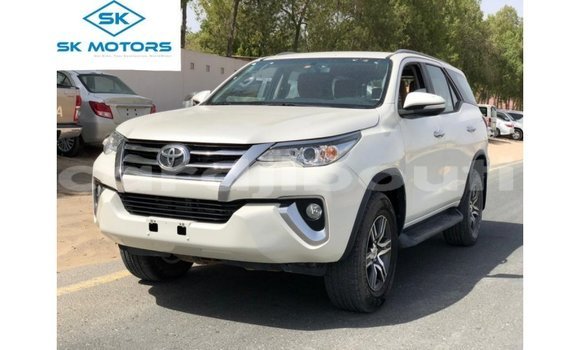 Acheter Import Voiture Toyota Fortuner Blanc à Import - Dubai, Ali Sabieh Region