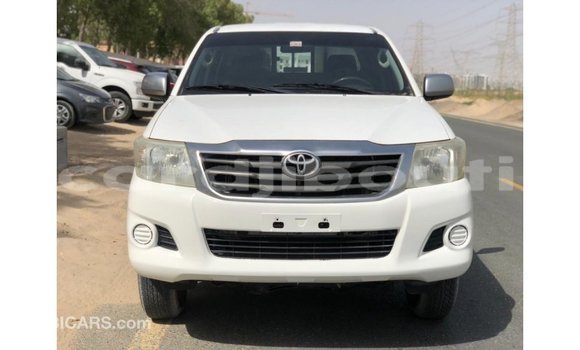 Buy Import Toyota Hilux White Car in Import - Dubai in Ali Sabieh Region Buy Import Toyota Hilux White Car in Import - Dubai in Ali Sabieh Region