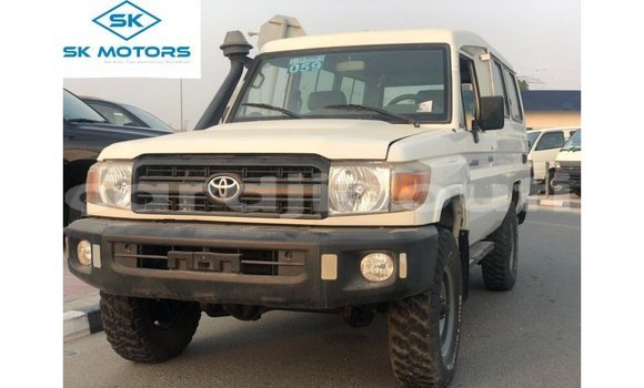Acheter Import Voiture Toyota Land Cruiser Blanc à Import - Dubai, Ali Sabieh Region