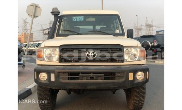 Buy Import Toyota Land Cruiser White Car in Import - Dubai in Ali Sabieh Region Buy Import Toyota Land Cruiser White Car in Import - Dubai in Ali Sabieh Region