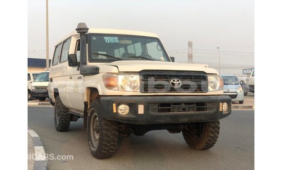 Buy Import Toyota Land Cruiser White Car in Import - Dubai in Ali Sabieh Region Buy Import Toyota Land Cruiser White Car in Import - Dubai in Ali Sabieh Region