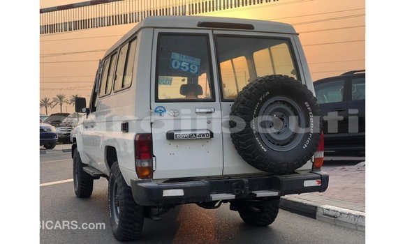 Buy Import Toyota Land Cruiser White Car in Import - Dubai in Ali Sabieh Region Buy Import Toyota Land Cruiser White Car in Import - Dubai in Ali Sabieh Region