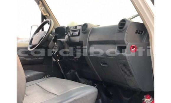 Buy Import Toyota Land Cruiser White Car in Import - Dubai in Ali Sabieh Region Buy Import Toyota Land Cruiser White Car in Import - Dubai in Ali Sabieh Region